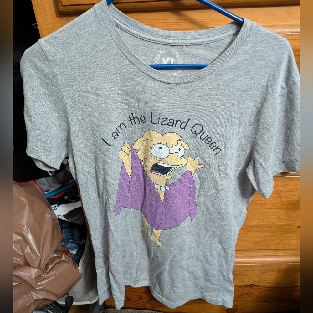 Lisa Simpson tee